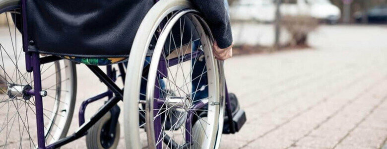 Кабмін збільшив допомогу для людей з інвалідністю